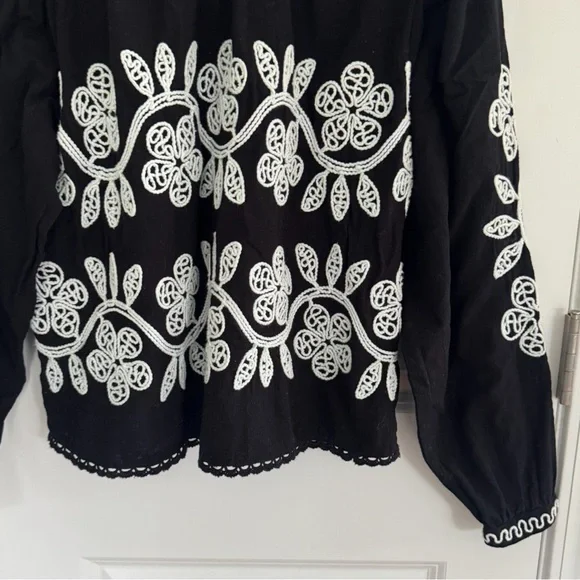 Jennifer & Grace Embroidered Blouse - Picture 3 of 13